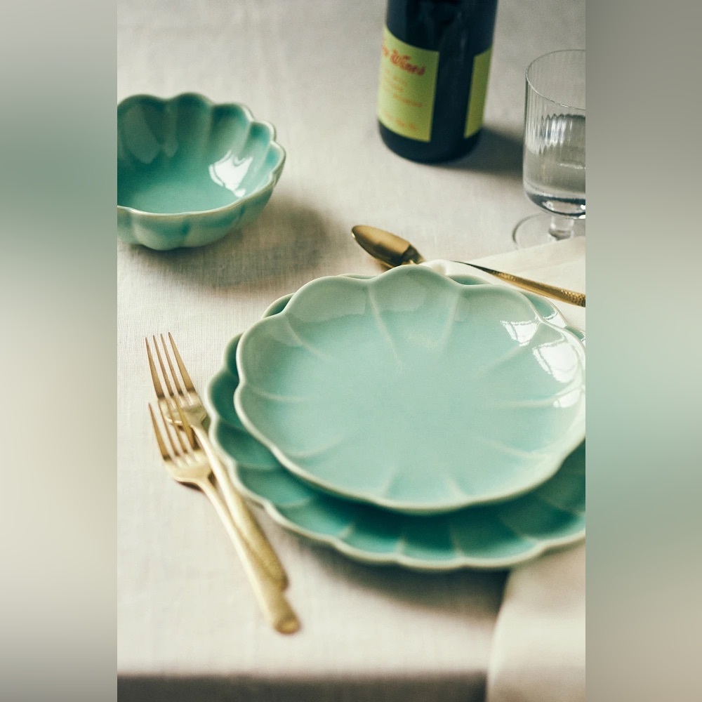 Anthropologie Beatriz Dinner Plates, Set of 4 - Picture 3 of 4